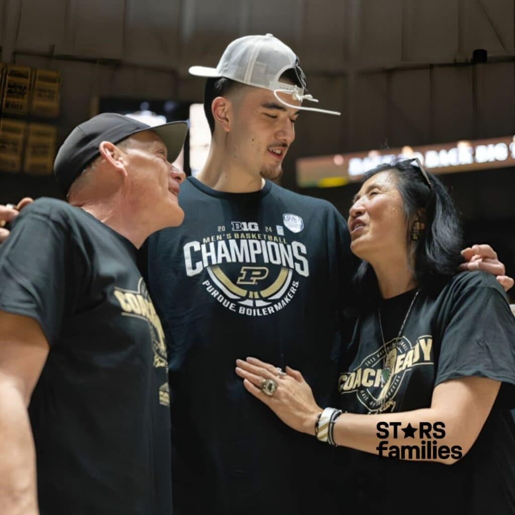 Zach Edey with his father and mother.